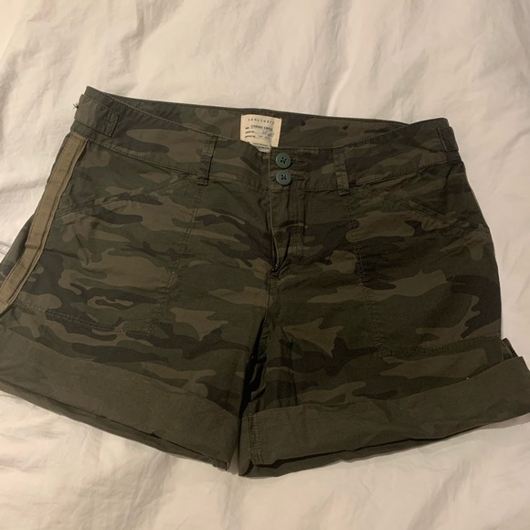 Sanctuary Pants - Sanctuary Camo Shorts size 30 waste